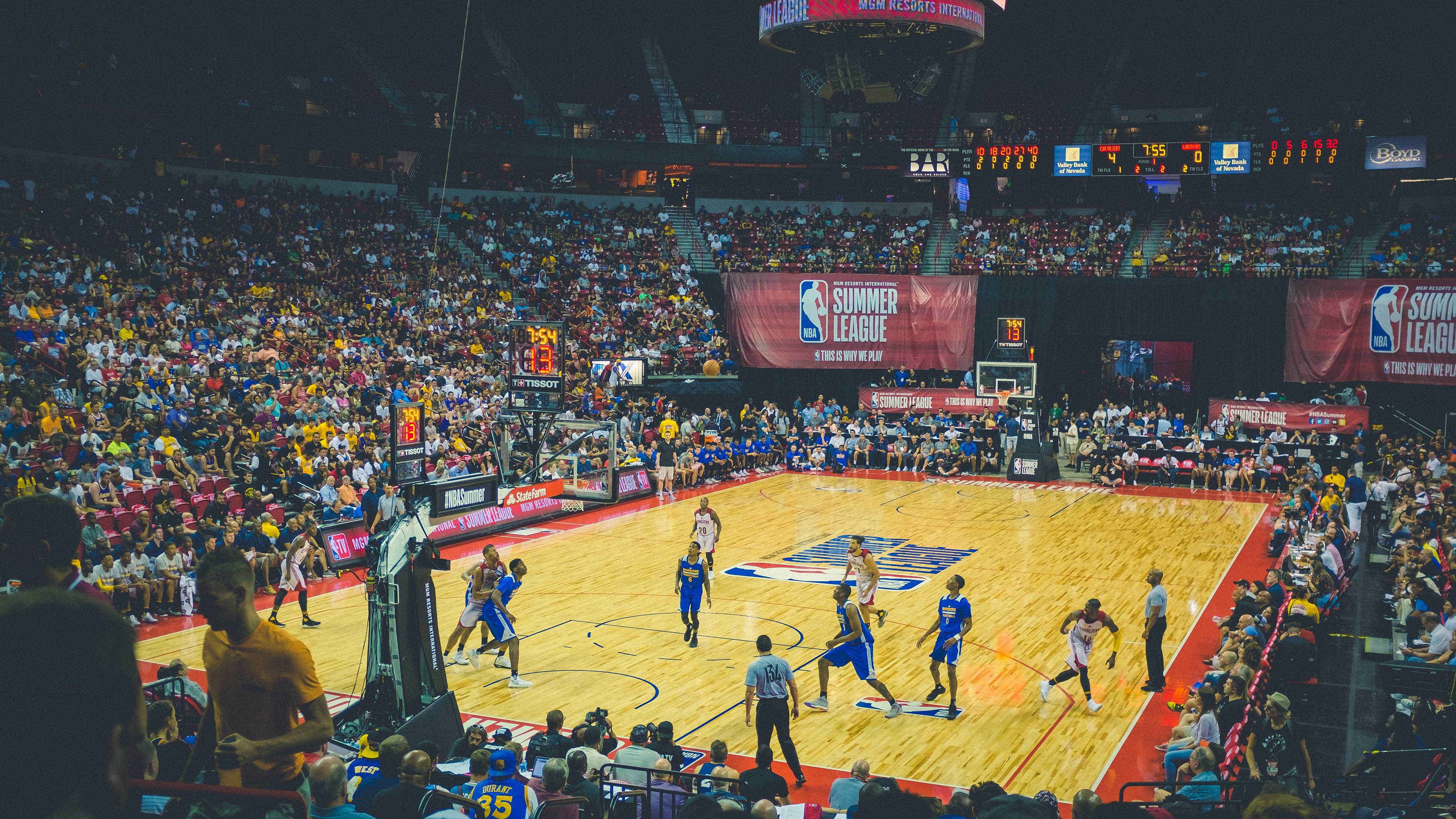 季后赛脚步临近，各队全力备战！，季后赛的对阵情况